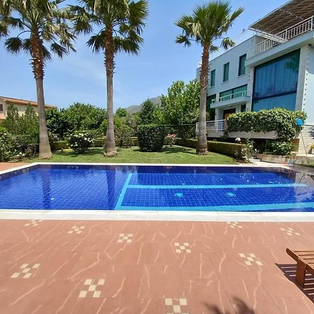 Family Beach Swimming Pool Villa Luanit Trajas Exterior photo