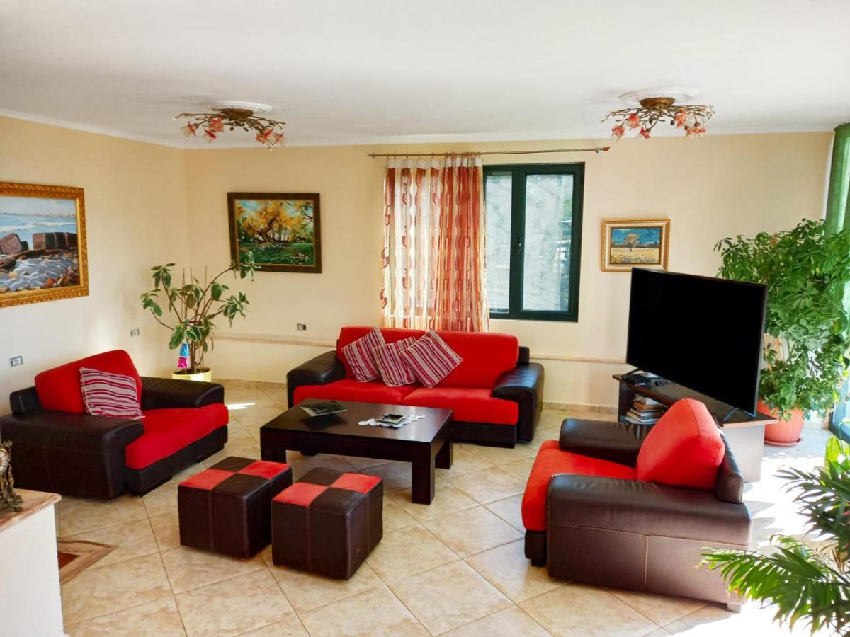 Family Beach Swimming Pool Villa Luanit Trajas Exterior photo