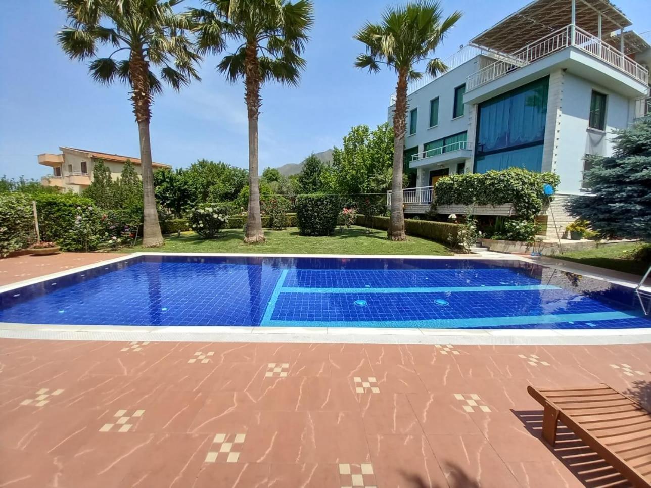 Family Beach Swimming Pool Villa Luanit Trajas Exterior photo